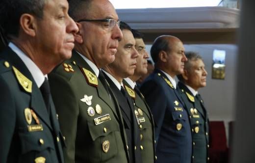 El Jefe del Comando Conjunto de las Fuerzas Armadas, los Comandantes Generales del Ejercito, Marina  de Guerra  y    Fuerza Aérea, y el Alto Mando Policial en el Congreso de la Republica del Perú