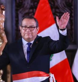 Luis Ot�rola Pe�aranda, Ministro de Defensa del Per� 