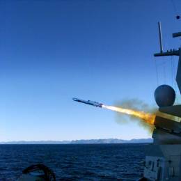 Lanzamiento de un misil NSM, como los que va adquirir los Países Bajos. (foto KDA)