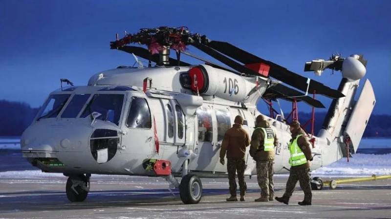 El primero de los Sikorsky UH-60M “Black Hawk” de la Fuerza Aérea de Letonia. (foto Ministerio de Defensa de Letonia) El primero de los Sikorsky UH-60M “Black Hawk” de la Fuerza Aérea de Letonia. (foto Ministerio de Defensa de Letonia)