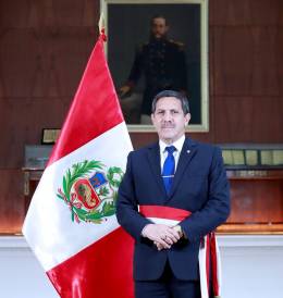 Luis Chavez Cresta Ministro de Defensa