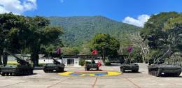 Formaci�n de los 5 obuses autopropulsados AMX-13 Mle F3 a ser entregados al Ej�rcito Bolivariano de Venezuela. (Foto: Ej�rcito Bolivariano)��