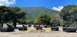 Formacin de los 5 obuses autopropulsados AMX-13 Mle F3 a ser entregados al Ejrcito Bolivariano de Venezuela. (Foto: Ejrcito Bolivariano)