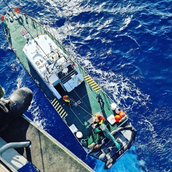 Vista de la patrullera “Canal de Bocayna” desde el helicóptero AS332C1e del 82 Grupo. (foto Ala 46) Vista de la patrullera “Canal de Bocayna” desde el helicóptero AS332C1e del 82 Grupo. (foto Ala 46)