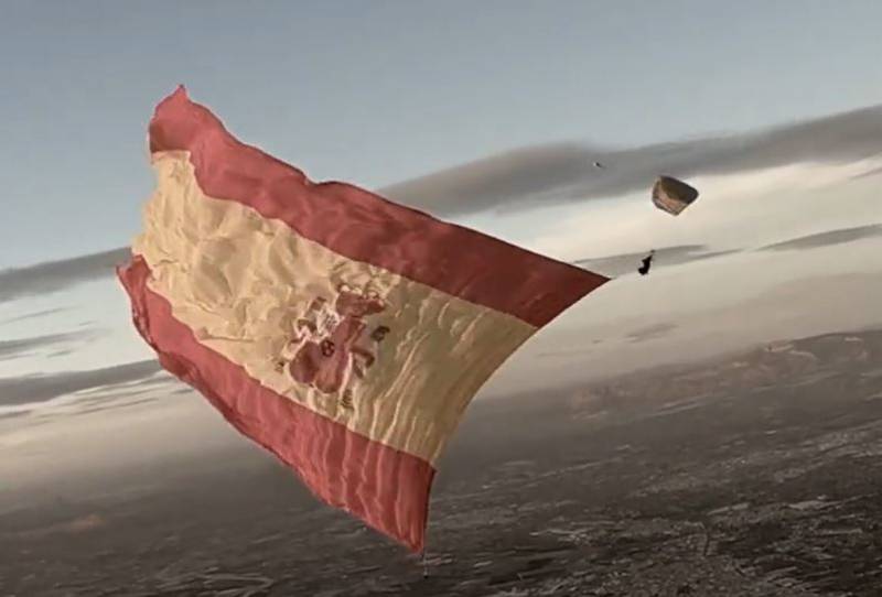 La gigantesca bandera de España de 1.350 metros cuadrados. (foto Ejército del Aire y del Espacio) La gigantesca bandera de España de 1.350 metros cuadrados. (foto Ejército del Aire y del Espacio)