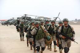 Efectivos de la 1ra Brigada de Fuerzas Especiales arribando a la Base Aerea �Capitan Renan Elias Olivera� (Pisco).