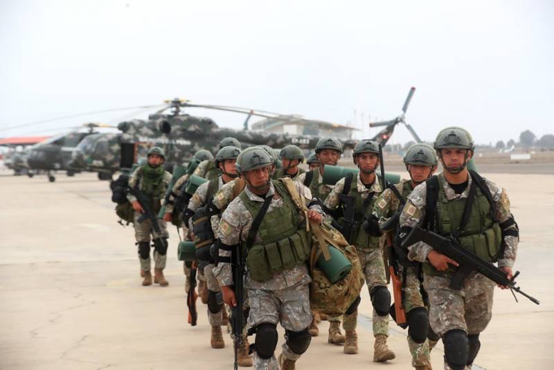 Efectivos de la 1ra Brigada de Fuerzas Especiales arribando a la Base Aerea “Capitan Renan Elias Olivera” (Pisco). Efectivos de la 1ra Brigada de Fuerzas Especiales arribando a la Base Aerea “Capitan Renan Elias Olivera” (Pisco).