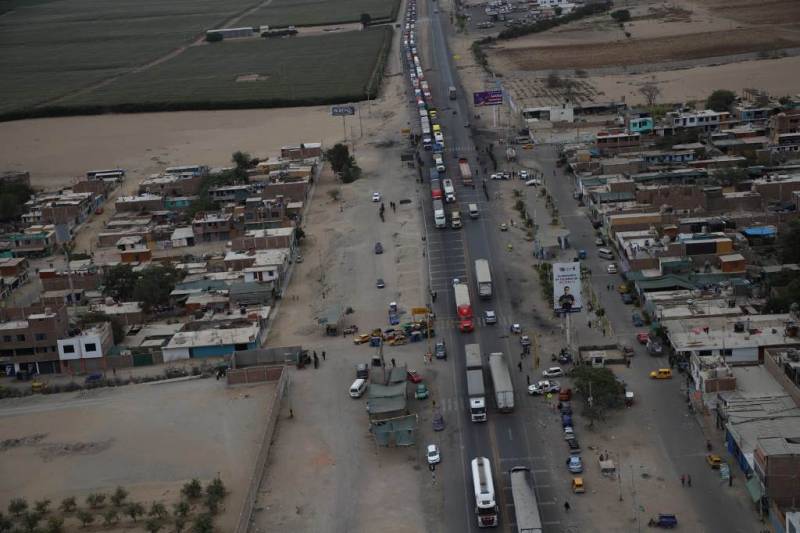 Vista aérea de unos de los sectores bloqueados por los manifestantes en la Panamericana Sur. Vista aérea de unos de los sectores bloqueados por los manifestantes en la Panamericana Sur.