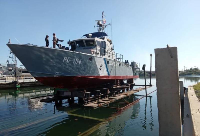 Maniobra de desvarada del patrullero costero AB Charrn PG-404 en el dique de UCOCAR. (Foto: Armada Bolivariana)