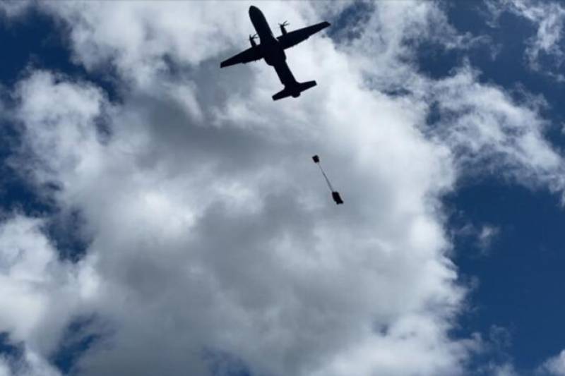 C-295 lanzando carga sobre Surucucú. C-295 lanzando carga sobre Surucucú.