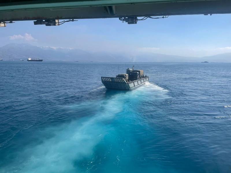 Desembarco en lanchas. Desembarco en lanchas.