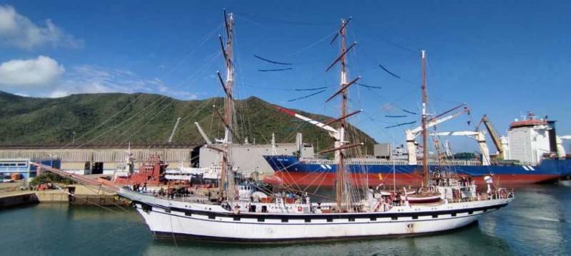 El "embajador sin fronteras" Simn Bolvar (BE-11) ya en dique. (Foto: Armada Bolivariana de Venezuela)