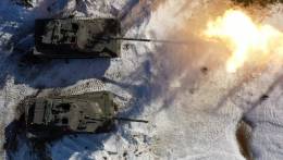 Los carros Leopardo 2E desplegados en Letonia son activos en ejercicios de tiro con fuego real de sus caones L55. (Ejrcito de Tierra)