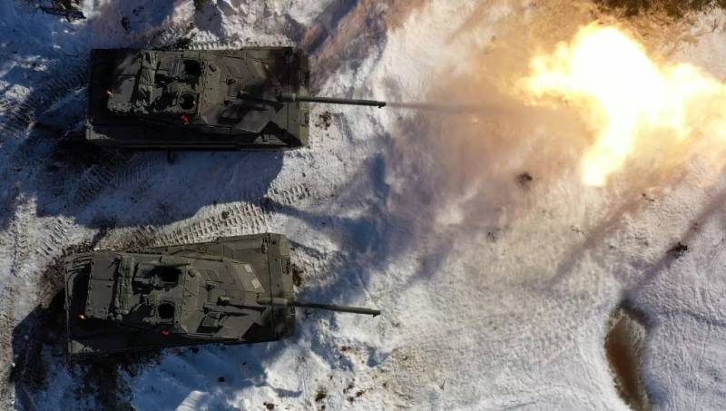 Los carros Leopardo 2E desplegados en Letonia son activos en ejercicios de tiro con fuego real de sus cañones L55. (Ejército de Tierra) Los carros Leopardo 2E desplegados en Letonia son activos en ejercicios de tiro con fuego real de sus cañones L55. (Ejército de Tierra)