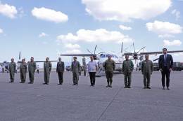 Las personalidades presentes durante la entrega del avi�n (Departamento de Defensa Nacional de Filipinas)