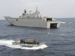 El �Juan Carlos� I ha recibido equipos y capacidades asociadas al nuevo sistema de enlace cifrado Link 22 que embarca. (Ministerio de Defensa)