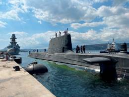 El “Audacious” en Creta durante un ejercicio conjunto de la OTAN en el Mediterráneo (foto Royal Navy).