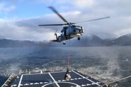 Helic�ptero en tareas log�sticas.