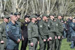 Ocho ucranianos se forman en El Pardo para adiestrarse en el uso de perros para localizar armas y explosivos. (Guardia Civil)