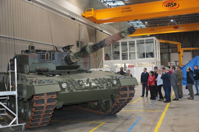 La ministra visita la fábrica de GDELS-Santa Bárbara Sistemas (Ministerio de Defensa) La ministra visita la fábrica de GDELS-Santa Bárbara Sistemas (Ministerio de Defensa)