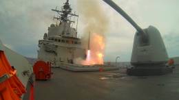 Lanzamiento de un misil desde la fragata Cristbal Coln (Armada espaola)