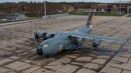 El A400M de la Luftwaffe lleva las banderas de los pa�ses participantes en el Air Defender 23. (Foto Luftwaffe)