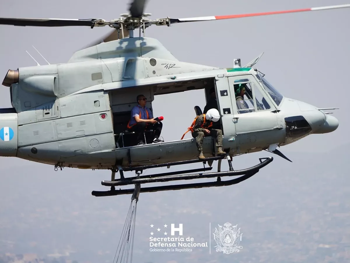 Bell 412 de la Fuerza Aérea de Honduras. Bell 412 de la Fuerza Aérea de Honduras.