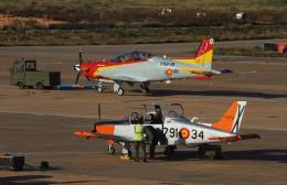 Los T-35 Tamiz (primer plano) se sustituirn por los PC-21. (Foto Julio Maz)
