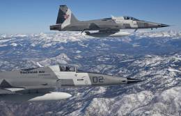 Dos de los F-5AT de la empresa TacAir. (Foto TacAir)