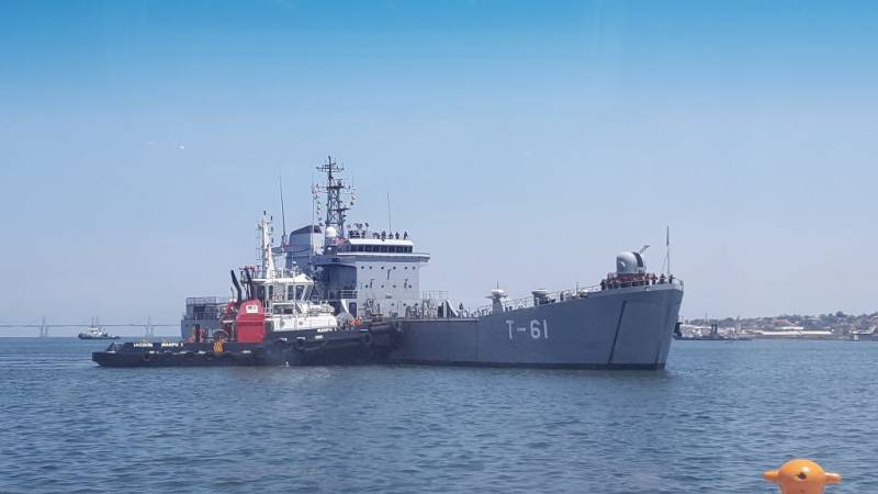 Maniobra de ingreso al puerto de Maracaibo del AB Capana (T-61). (Foto: Armada Bolivariana) Maniobra de ingreso al puerto de Maracaibo del AB Capana (T-61). (Foto: Armada Bolivariana)