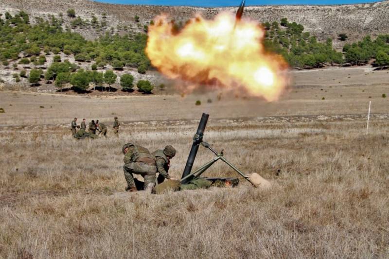 Ejercicio con tiro de mortero (Ej�rcito de Tierra)