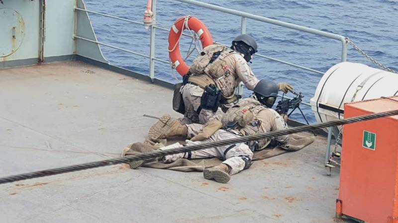 Miembros del EOS de Infantería de Marina a bordo del “Ysabel”. (Foto EMAD) Miembros del EOS de Infantería de Marina a bordo del “Ysabel”. (Foto EMAD)