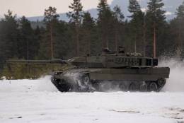 Carro de combate �Leopardo� 2E del Ej�rcito de Tierra en Noruega en el Brilliant Jump 22. (foto BRIAC XII)