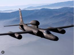 Uno de U-2 en vuelo, la presencia sobre su fuselaje del carenado con sensores, denota que es de su �ltima �poca. (Foto USAF)