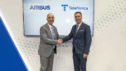 A la izquierda, Francisco Javier Snchez Segura, Vicepresidente ejecutivo Airbus Espaa. A la derecha, Jos Luis Gilperez Lpez, Director ejecutivo de AGE, Defensa y Seguridad de Telefnica Espaa. Foto: Airbus