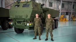 Los primeros lanzacohetes HIMARS recibidos en Polonia. �C�diz� ya con la corbeta �Jazan� embarcada a bordo. (foto Ministerio de Defensa de Polonia)