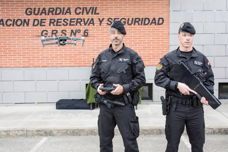 La ARS cuentan con sistemas RPAS (remotely piloted aircraft system) y ANTI-RPAS, siendo una importante herramienta para el desempeño de sus diversos servicios. La ARS cuentan con sistemas RPAS (remotely piloted aircraft system) y ANTI-RPAS, siendo una importante herramienta para el desempeño de sus diversos servicios.