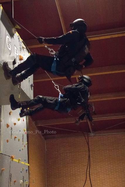 El adiestramiento con material de franqueamiento operativo es habitual en el GRS, pues como comentamos al principio de esta galería, dentro de las funciones de la ARS, se encuentra la de colaboran en los casos de catástrofes, calamidad o situaciones de grave riesgo. El adiestramiento con material de franqueamiento operativo es habitual en el GRS, pues como comentamos al principio de esta galería, dentro de las funciones de la ARS, se encuentra la de colaboran en los casos de catástrofes, calamidad o situaciones de grave riesgo.