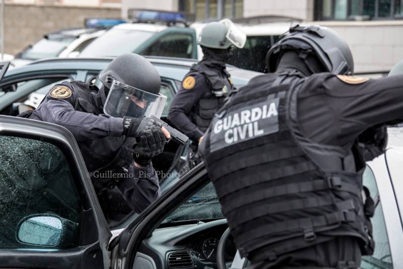 No querría finalizar esta galería sin agradecer a la Guardia Civil y más especialmente al GRS 6 de León por la cálida acogida y el trato cercano que me han brindado durante toda mi estancia. No querría finalizar esta galería sin agradecer a la Guardia Civil y más especialmente al GRS 6 de León por la cálida acogida y el trato cercano que me han brindado durante toda mi estancia.