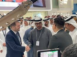 Javier Escribano con Mohammed bin Zayed Al-Nahayan, Presidente de los Emiratos rabes Unidos, Emir de Abu-Dhabi y Comandante Supremo de las Fuerzas Armadas de los Emiratos rabes Unidos