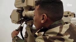 Un soldado marroqu� durante el entrenamiento a trav�s del simulador HJ-9A.