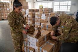 Esta es la pirmera entrega de un gran compra de uniformes y equipo.