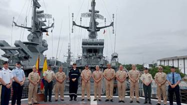 Visita de oficiales de la Armada de Colombia a unidades misileras ecuatorianas.