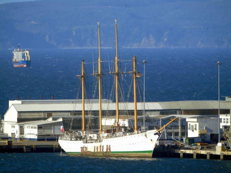 Buque Escuela Esmeralda en Reparaciones en Asmar T , 2022 (Imagen Mighty B)