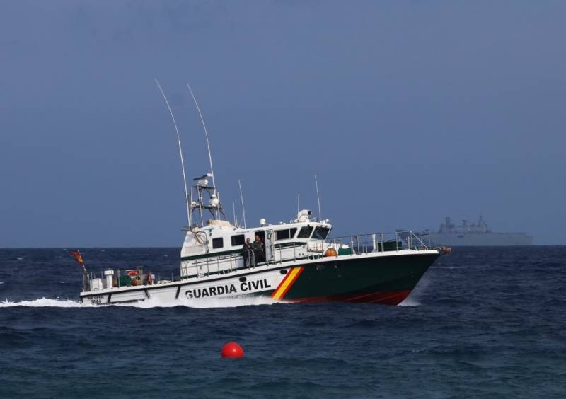 La patrullera “Río Genil” del Servició Marítimo de la Guardia Civil de Granada, dio seguridad a la exhibición realizada con motivo del día de las Fuerzas Armadas 2023. (Julio Maíz) La patrullera “Río Genil” del Servició Marítimo de la Guardia Civil de Granada, dio seguridad a la exhibición realizada con motivo del día de las Fuerzas Armadas 2023. (Julio Maíz)