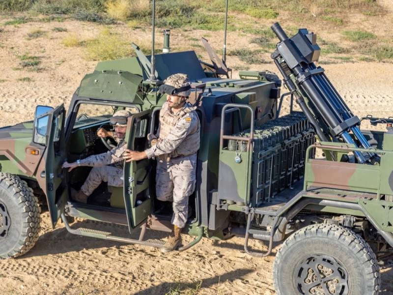 Detalle de la cabina blindada de esta variante del VAMTAC ST5, que aloja al conductor y los servidores del mortero EIMOS. (foto Jos Antonio Almarza)