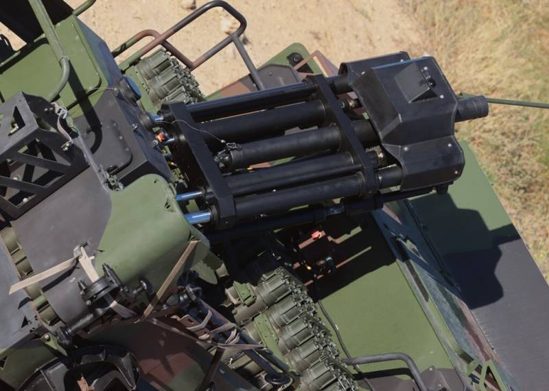 Detalle del mortero de 81 mm, que monta el sistema EIMOS, y el sistema de retroceso hidrulico. (foto Julio Maz)