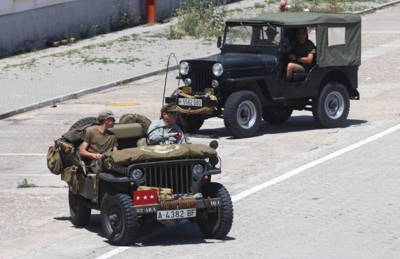 También se pudieron ver vehículos de época, como estos dos Jeep, de diseño norteamericano. (Foto Julio Maíz Gutiérrez) También se pudieron ver vehículos de época, como estos dos Jeep, de diseño norteamericano. (Foto Julio Maíz Gutiérrez)