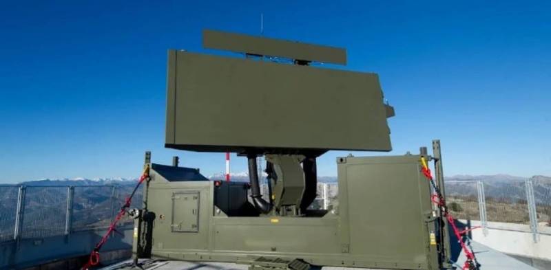 Con una excelente movilidad el radar se despliega en un contenedor compacto y con sistemas de elevación incorporados. (Thales) Con una excelente movilidad el radar se despliega en un contenedor compacto y con sistemas de elevación incorporados. (Thales)