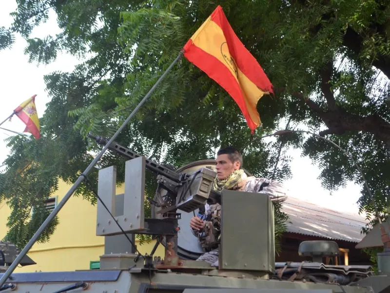 Un tirador de MG sobre Lince en una patrulla en Mali en 2015. Foto: Estado Mayor de la Defensa. Un tirador de MG sobre Lince en una patrulla en Mali en 2015. Foto: Estado Mayor de la Defensa.